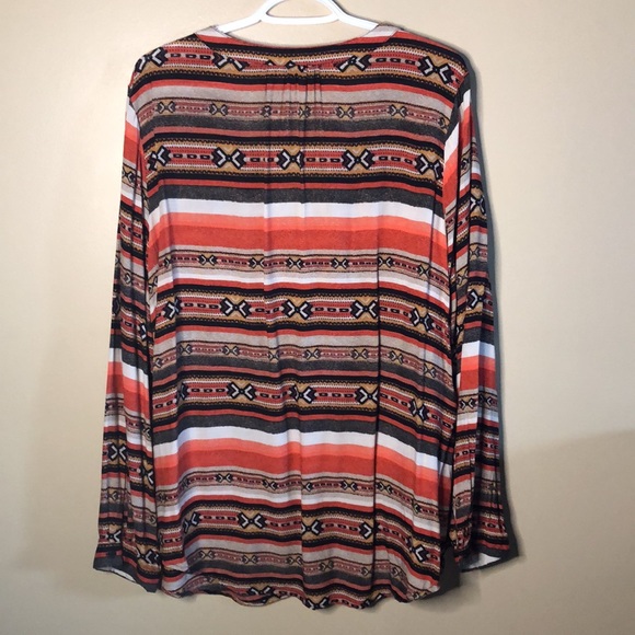 BB Dakota plus sized long sleeve blouse - Picture 5 of 5